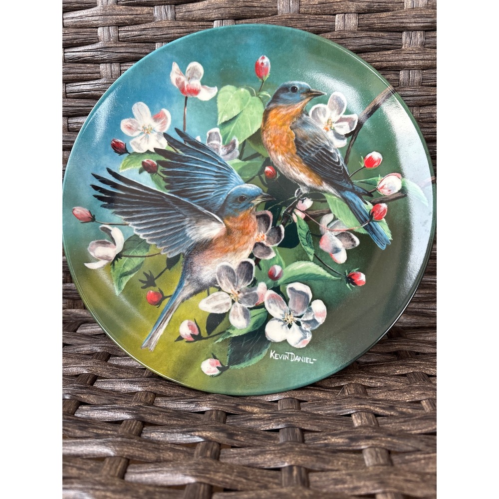 Knowles 1986 The Bluebird Collector Plate Kevin Daniel Birds of Your Garden 8.5"